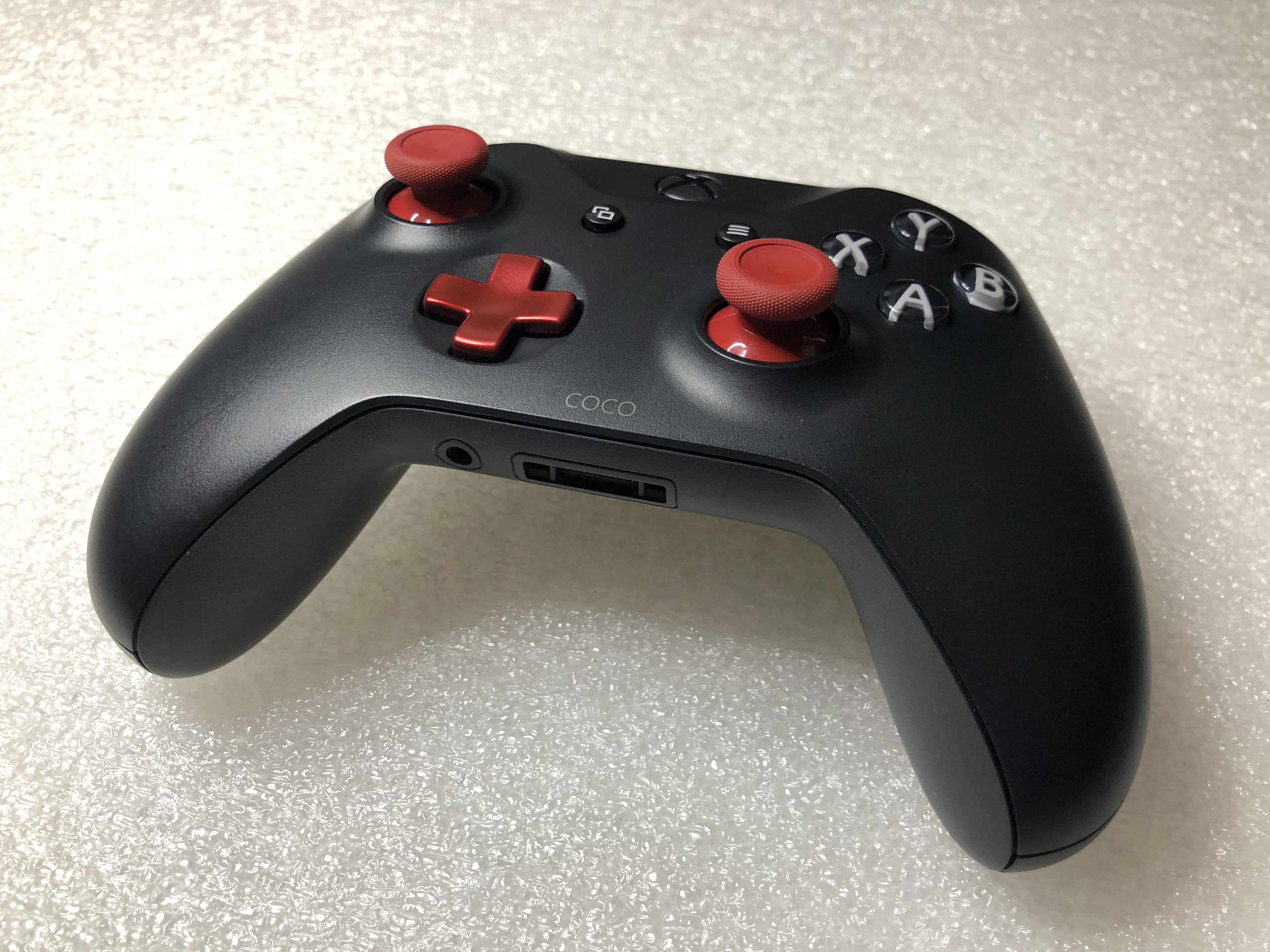 Microsoft Xbox One S Wireless Controller - Custom Black/Red  CoCo**POUŽITÝ**